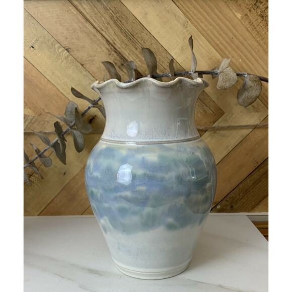 Studio ceramic pottery vase ruffled edge white blue signed 6.5” - Picture 12 of 12